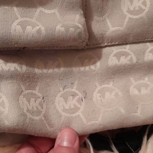 AUTHENTIC MICHAEL KORS BLACK LEATHER GOLD HARDWARE LOCK & KEY CHAIN SATCHEL BAG - Picture 10 of 17